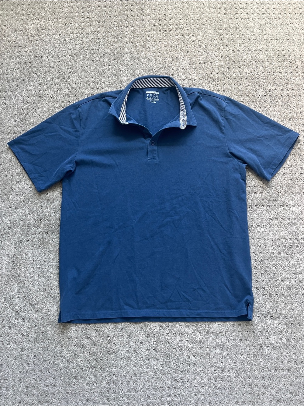Classic Men’s Blue Polo Shirt with Contrast Collar